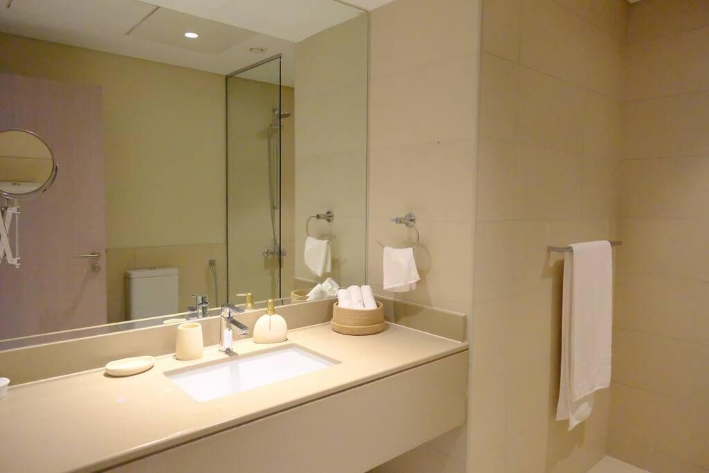 Classy 1br High Floor By Amenities & F1